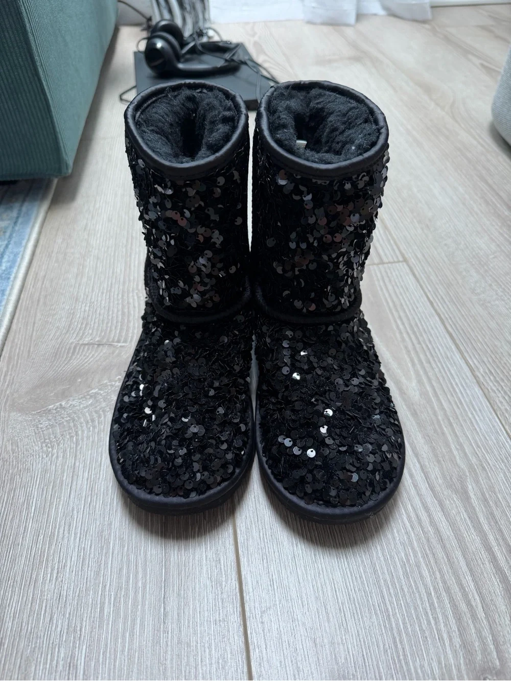 UGG Kids Girls Classic Short Chunky Sequin Boots in Black girly diva sparkly